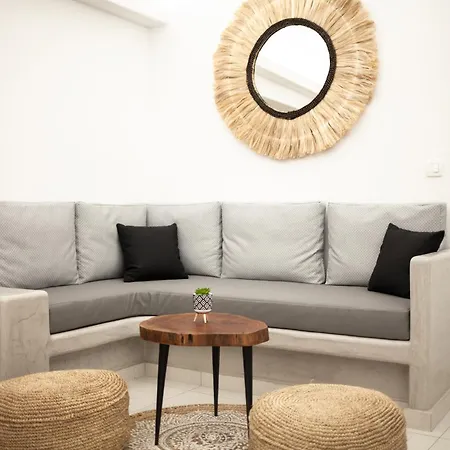 Izabela Villa Emporio (Santorini)