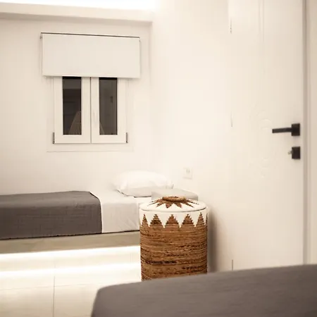 Izabela Emporio (Santorini)