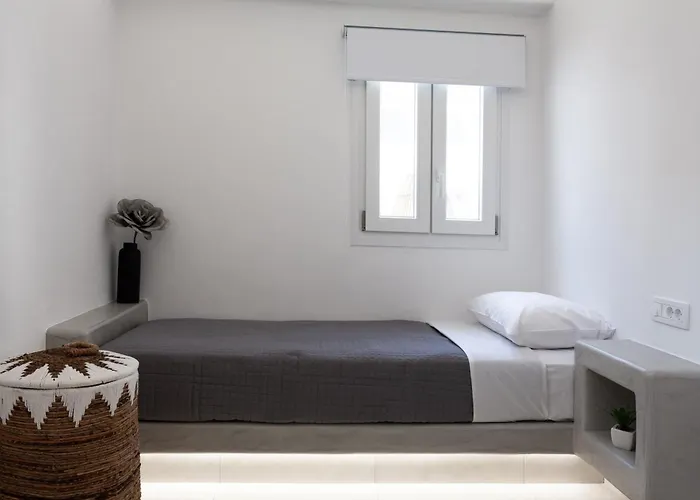 Izabela Emporio (Santorini)