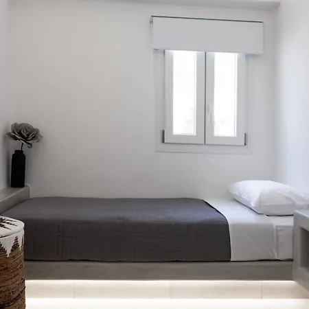 Izabela Emporio (Santorini)