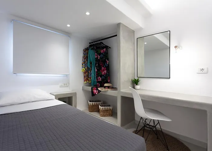 Izabela Villa Emporio (Santorini)